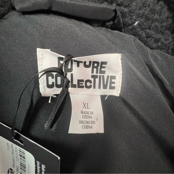 Future Collective Women's Shearling Trim Button-Front Puffer
Jacket - Black XL - Picture 7 of 9